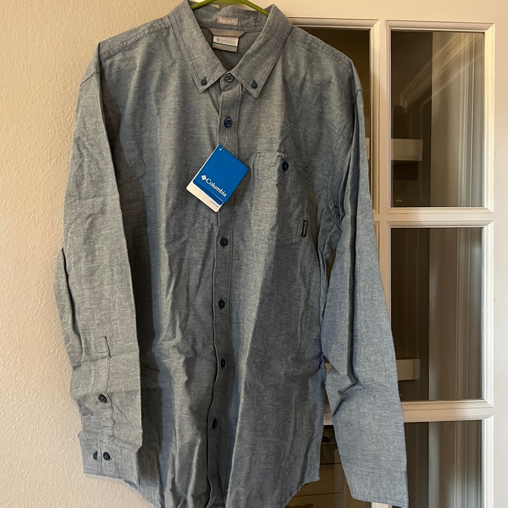 Men’s Columbia button down shirt